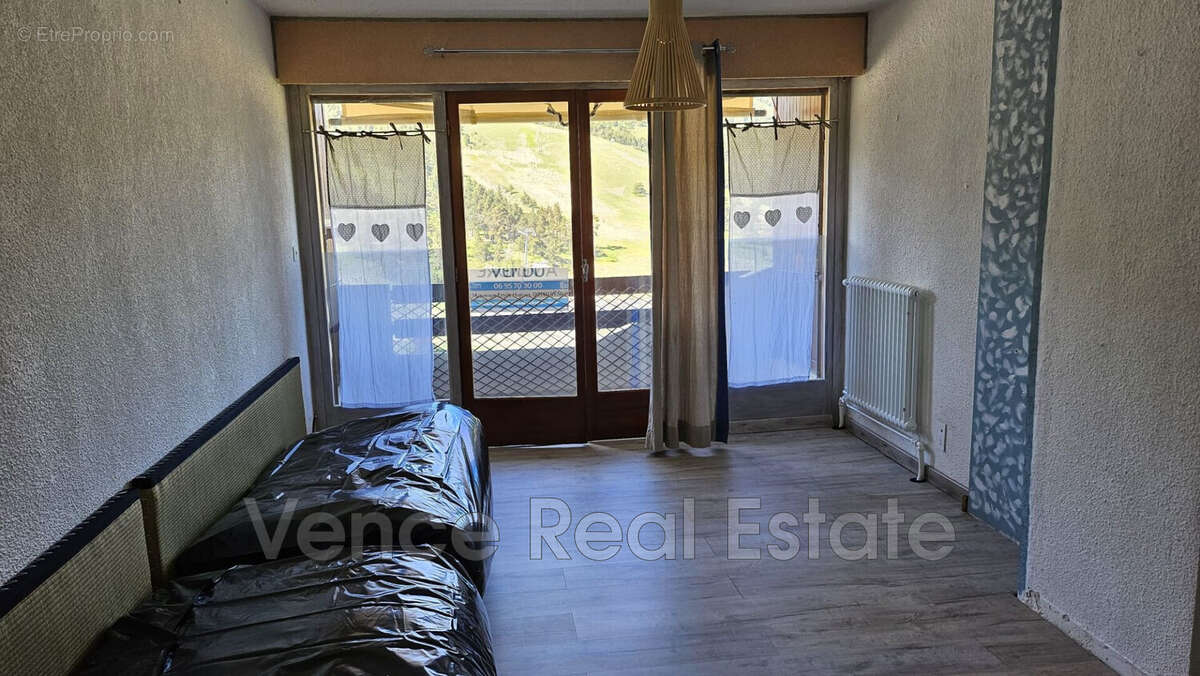 Appartement à GREOLIERES