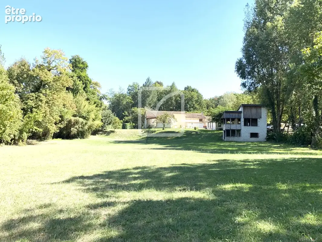 Ensemble immobilier exclusif aussi rare qu'atypique avec un accès privé à la dordogne - photo 13