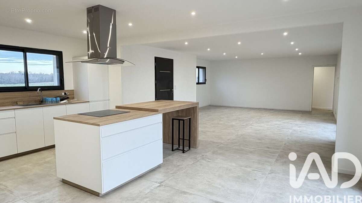 Photo 2 - Maison à NIEUL-LE-VIROUIL