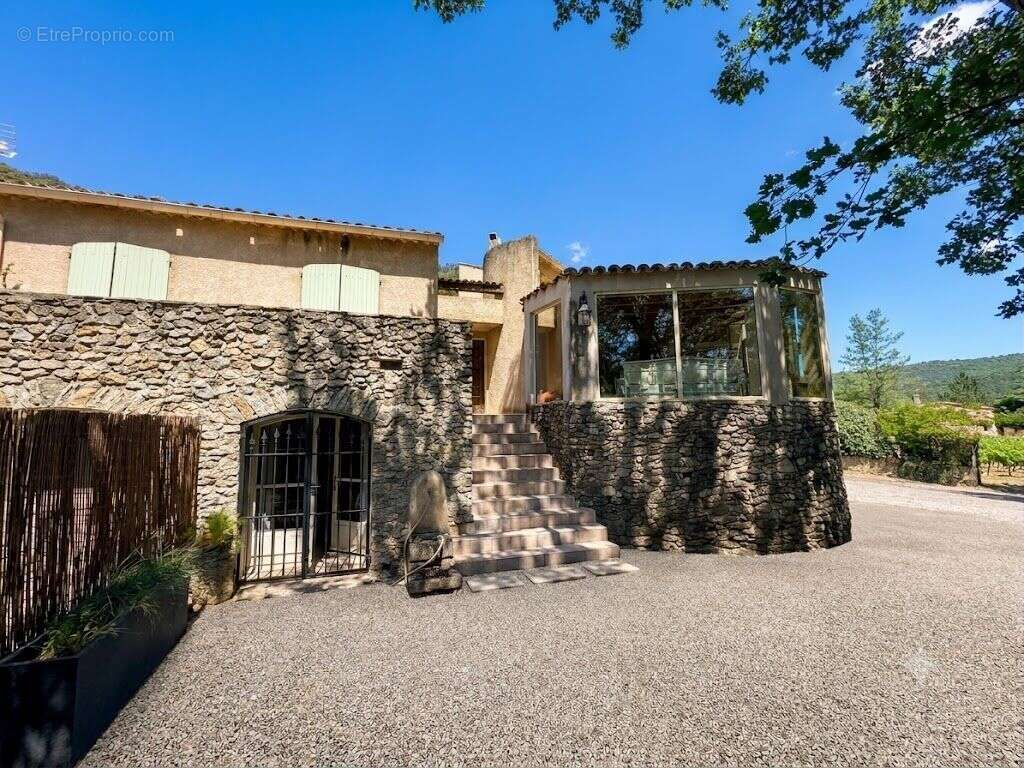 Maison familiale de 210 m² avec piscine, dans un secteur calme ! - photo 17