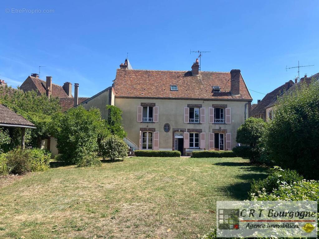 Maison à MEZILLES