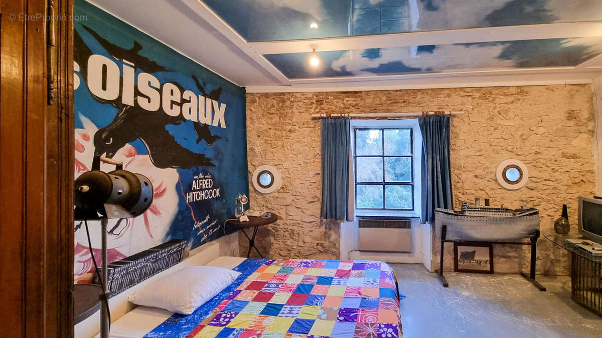 chambre - Maison à BROUSSES-ET-VILLARET