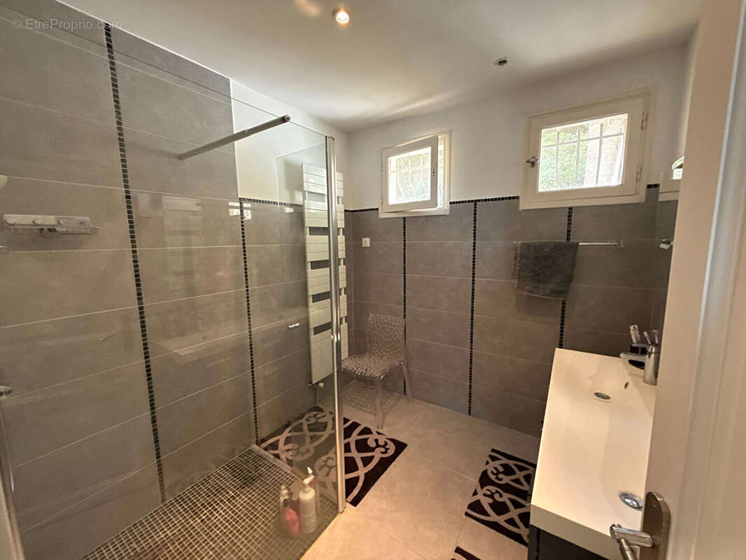 Maison de plain-pied de 132,17 m² avec piscine, 3 Chambres et terrain de 3 490 m² - photo 13