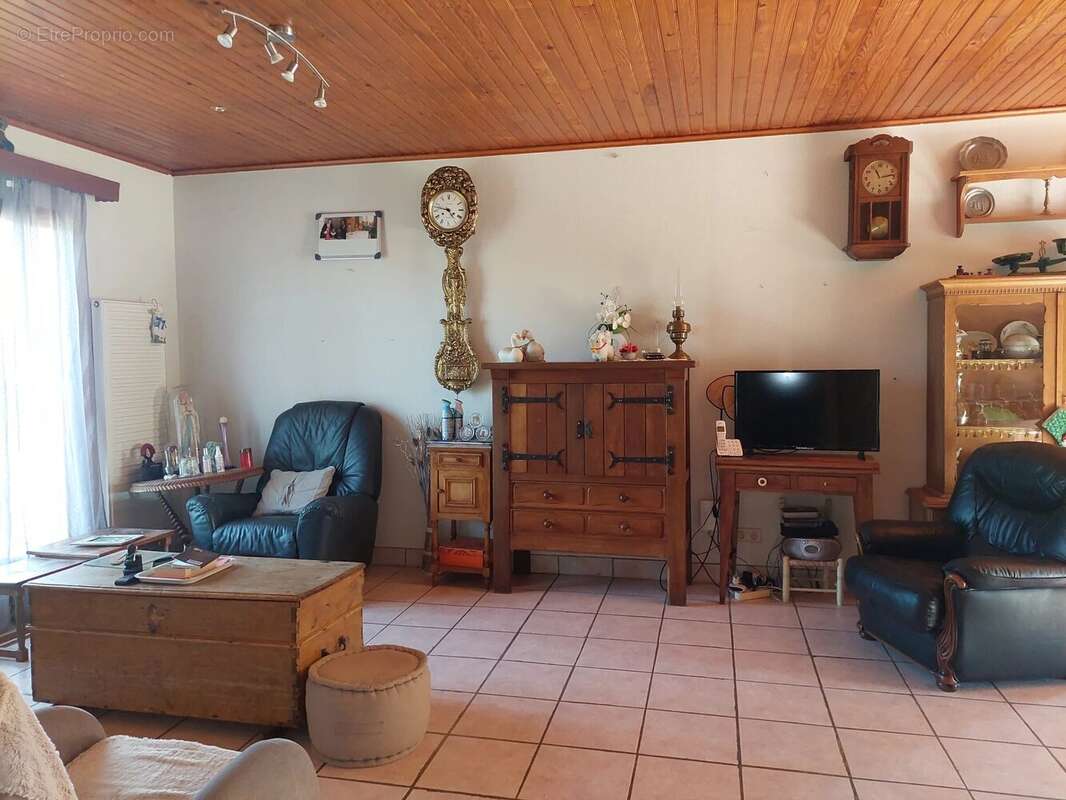 Coteaux Carbonne 31 , Villa sur 2155m² de terrain avec garage - photo 7