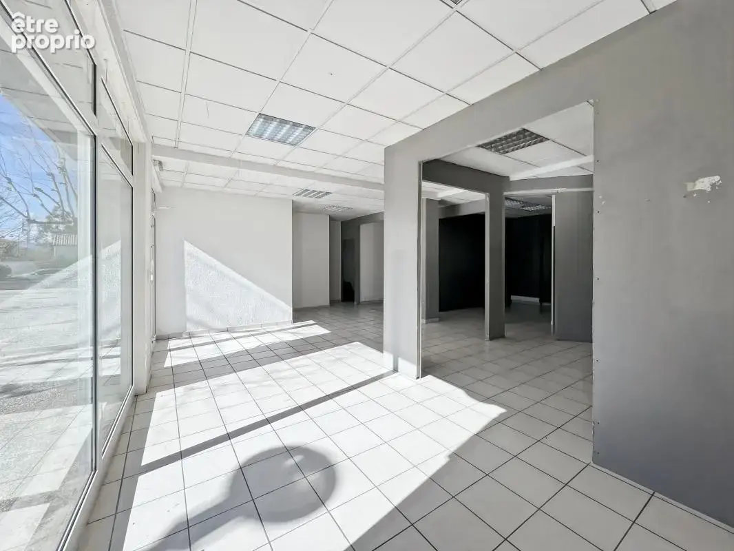 LIVRON - À vendre en exclusivité – Local commercial 80 m² – Emplacement n°1 à Livron - photo 4