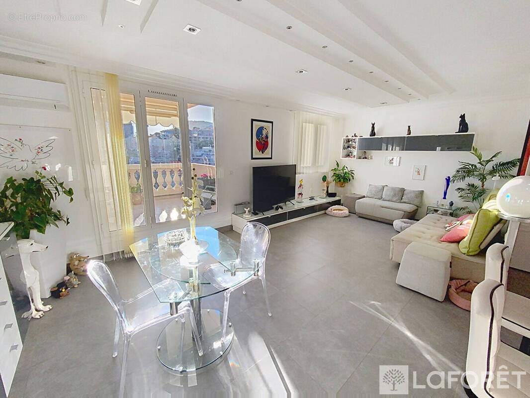 Appartement à ROQUEBRUNE-CAP-MARTIN