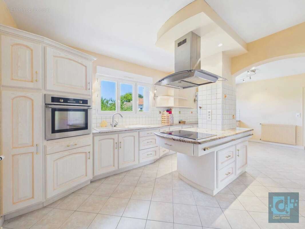 En exclusivité, élégance et caractère pour cette maison familiale - photo 11