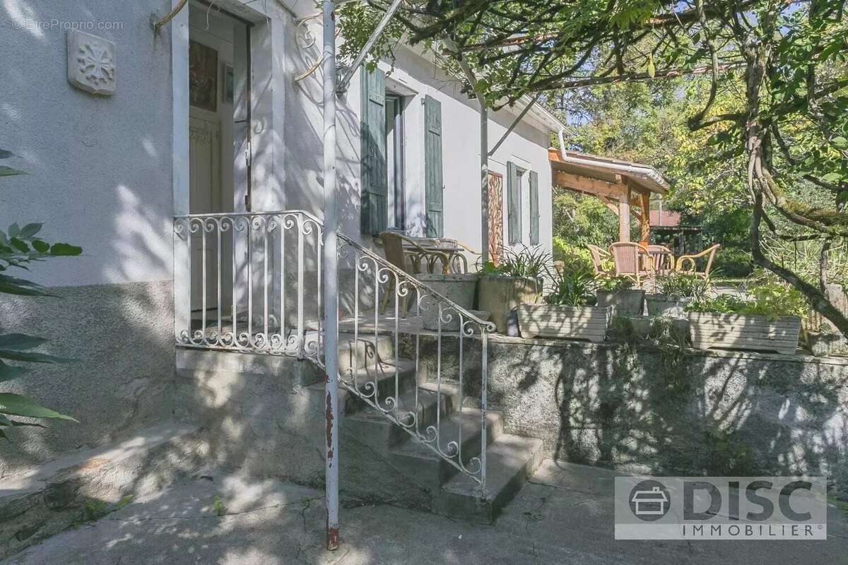 Maison à SAINT-MARTIN-LAGUEPIE