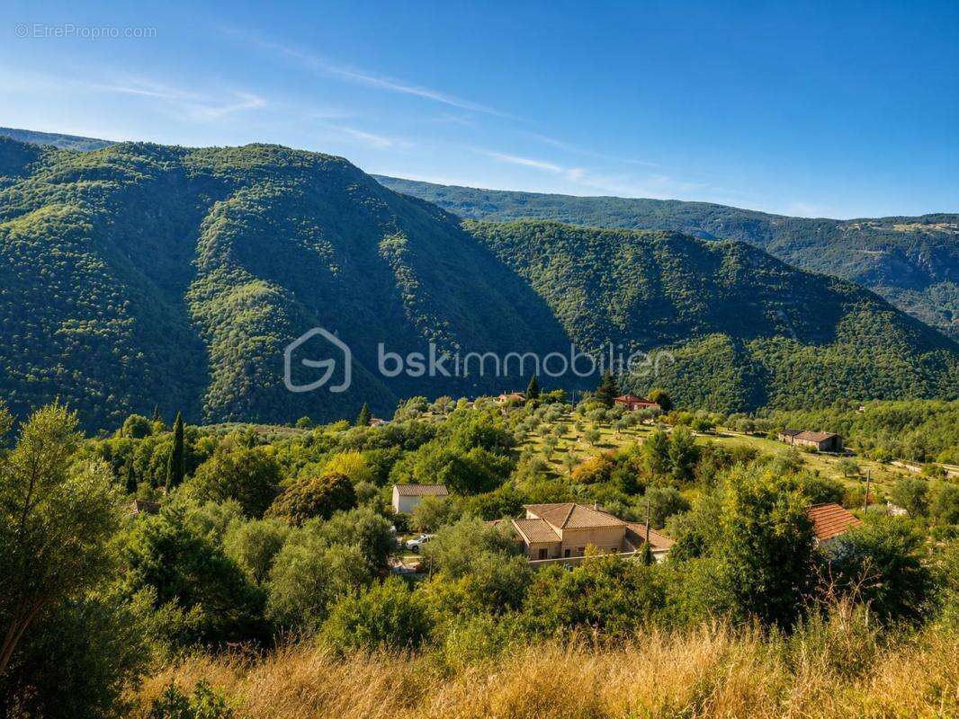 Terrain constructible 2 126 m² – Permis purgé – 325 m² de surface de plancher - photo 3