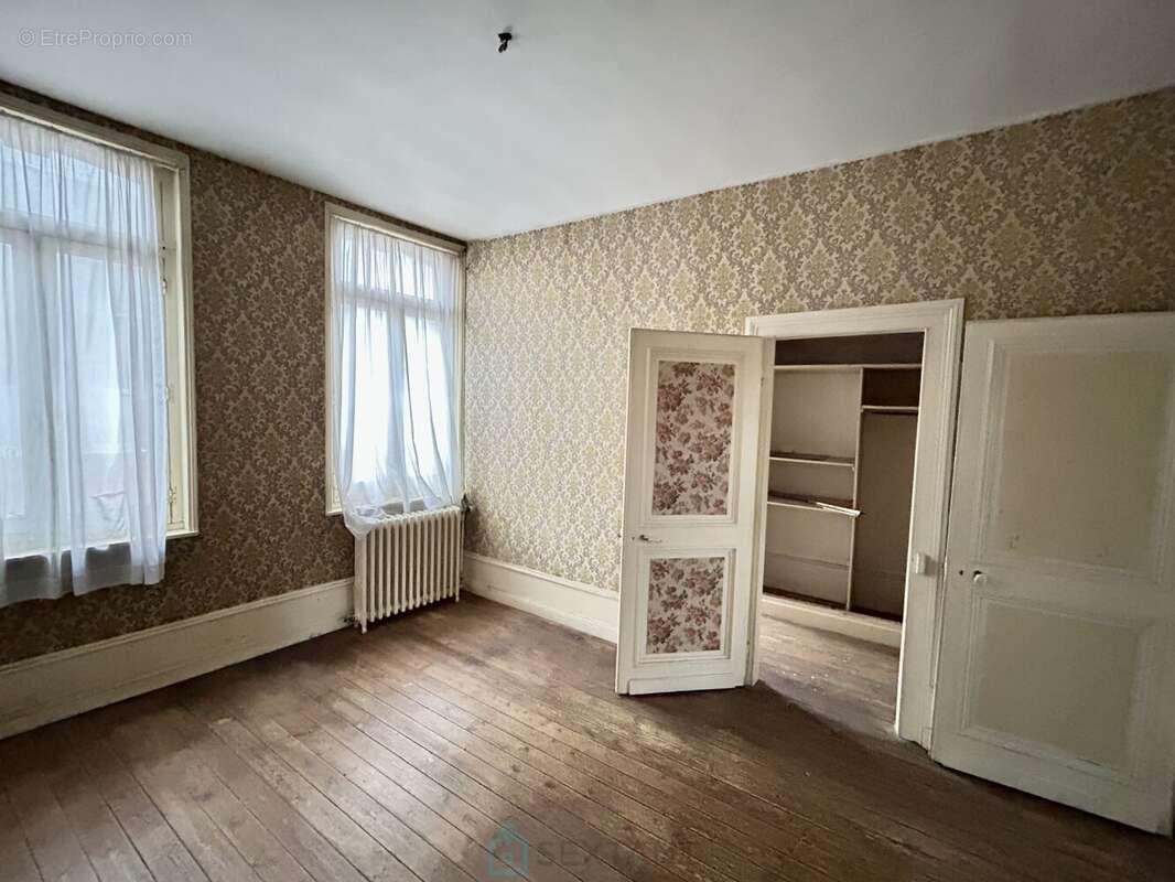 Maison Bourgeoise avec grand jardin à 5 mns de la gare. - photo 2