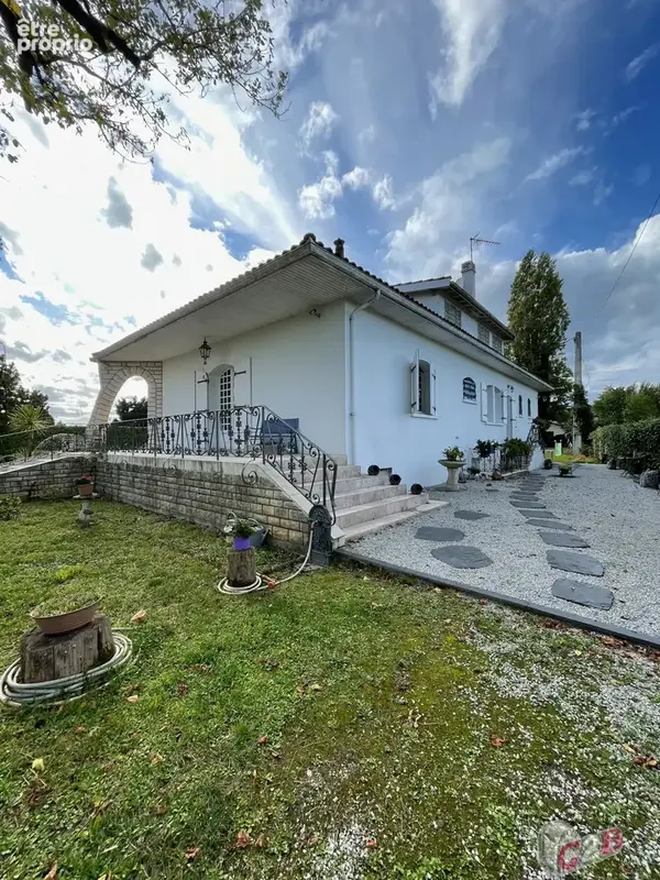 Maison t7 de 194m2 sur portets - photo 2