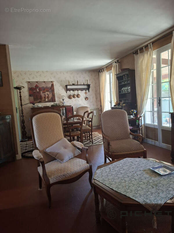 Maison familiale d'exception -160 m² -5 chambres -Proche Centre-Ville Carbon Blanc 6 pièce(s) 160 m2 - photo 6
