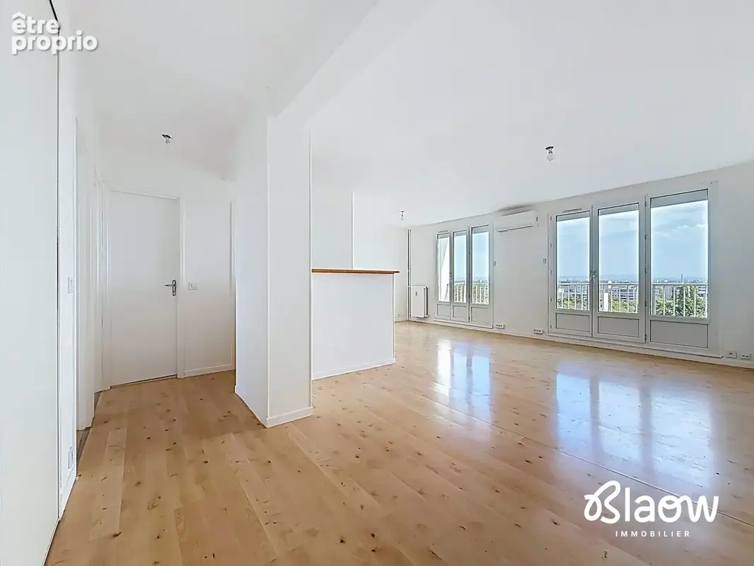 Appartement 4 pièces 76 m² à vendre à Decines-Charpieu (69150) - photo 2