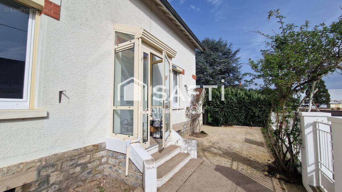 Photo 1 - Maison à GENELARD