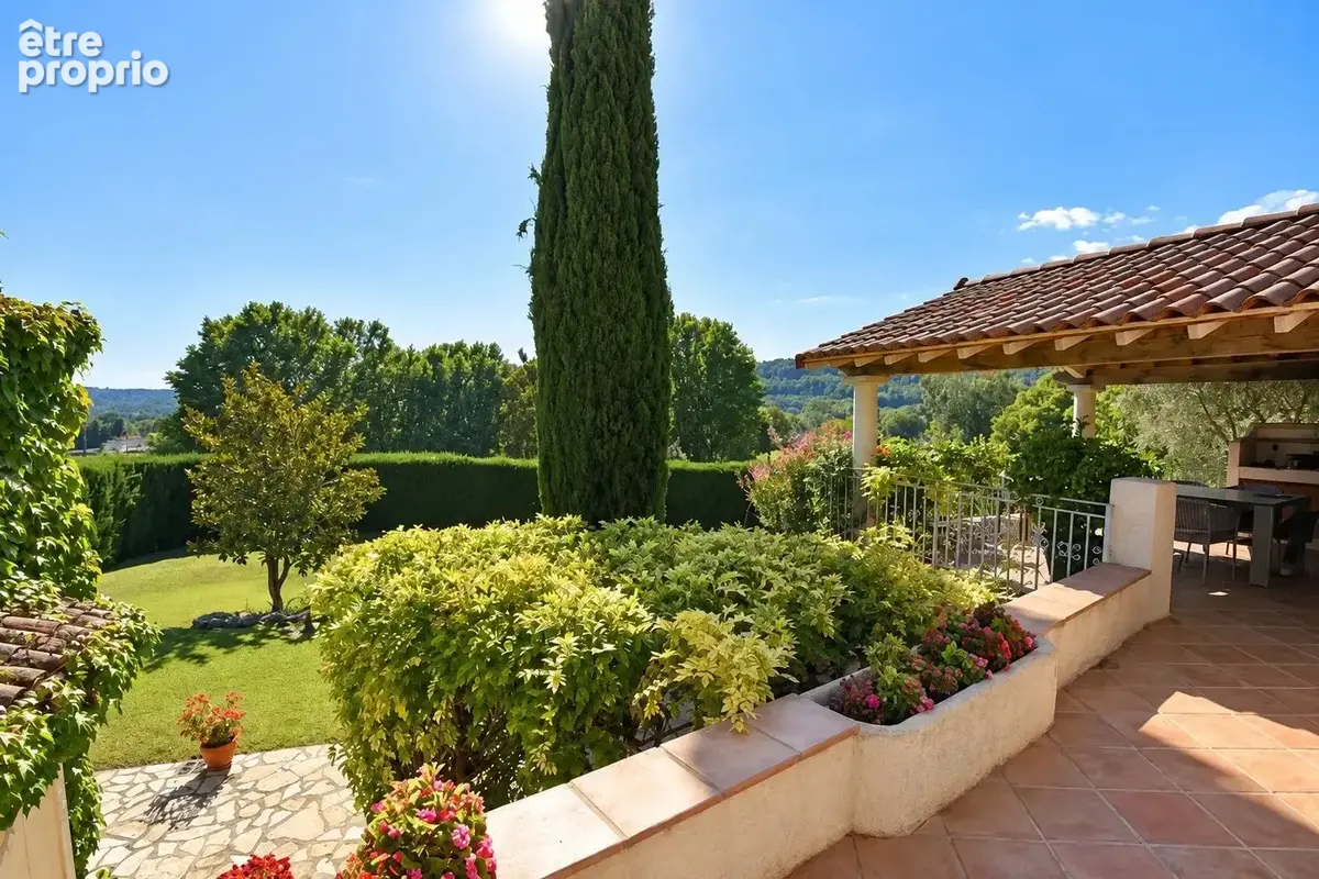 Callian– Propriété de caractère 300 m²  avec 5 chambres, piscine et terrain 1,38 ha - photo 9