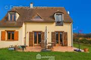 Venez découvrir cette maison de 2004 d'une surface de 138 m². - Maison à SOISY-SUR-ECOLE