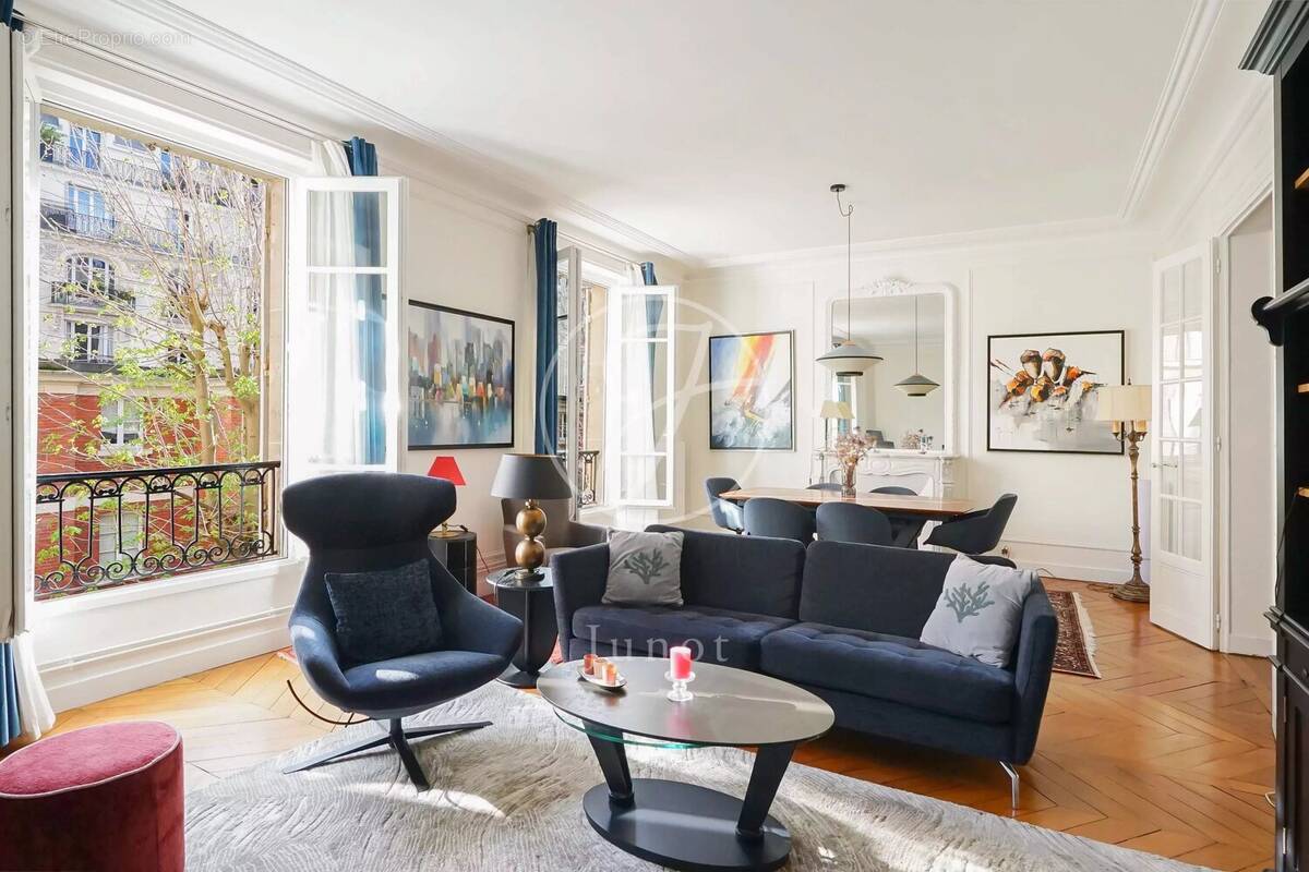 Appartement à PARIS-7E