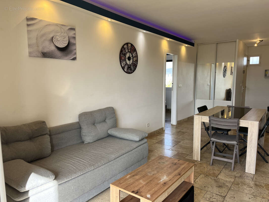 T2 rénové de 40 m2 avec terrasse et vue mer   Six-Fours-les-Plages - photo 4