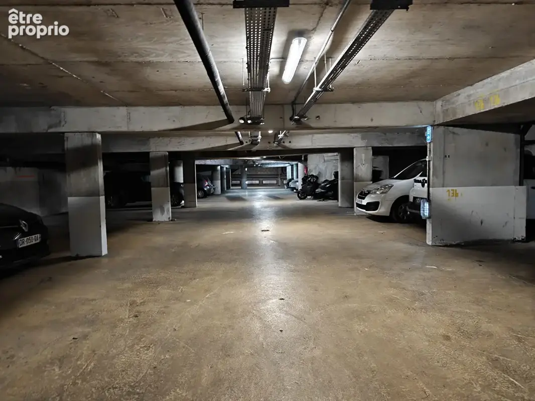 Parking à SAINT-OUEN