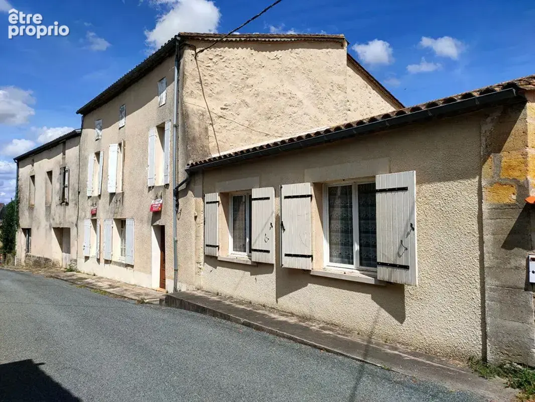Maison 8 pièces 240 m² · à Gensac · 240 m² · 325 000 €