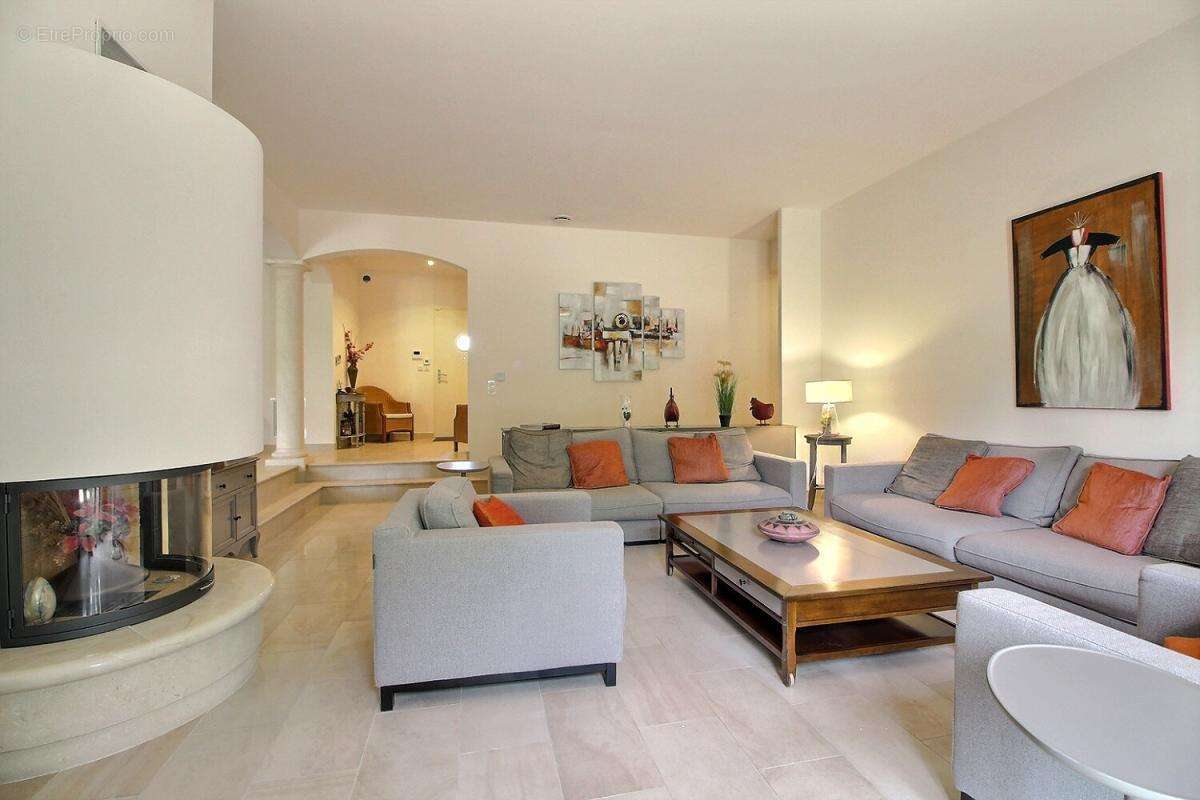 Maison à L'ISLE-SUR-LA-SORGUE