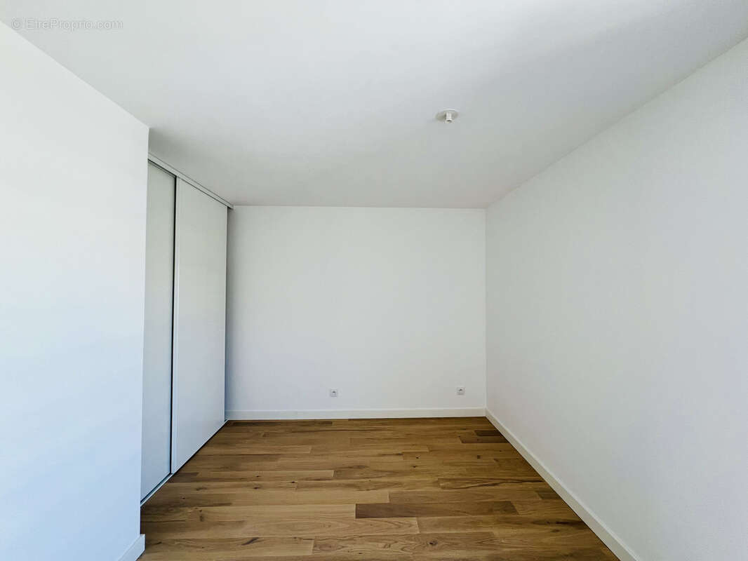 Appartement à SAINT-LAURENT-DU-VAR