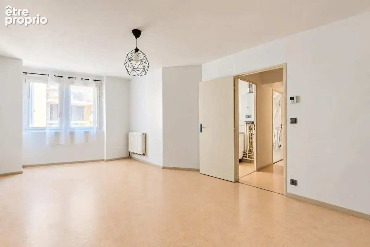Appartement T2 À Vendre en Centre-Ville de Reims - photo 1