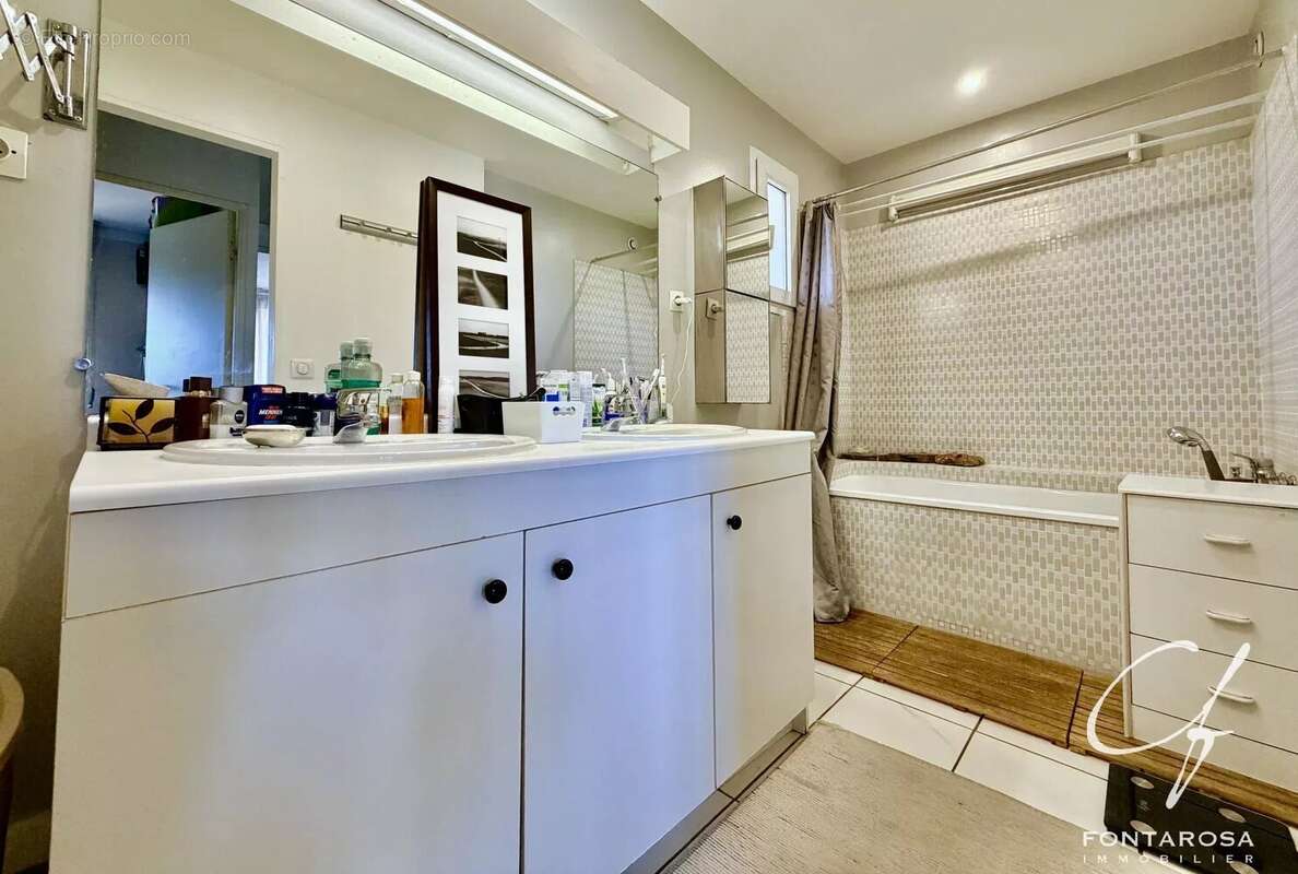 Saint-Raphaël – Valescure : agréable 3 pièces traversant avec loggia, garage et piscine - photo 11