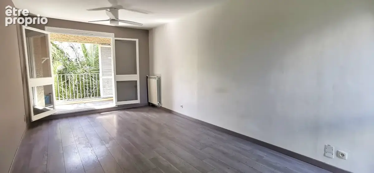 Cassis - Vente T4 avec balcon dans résidence arborée - photo 2