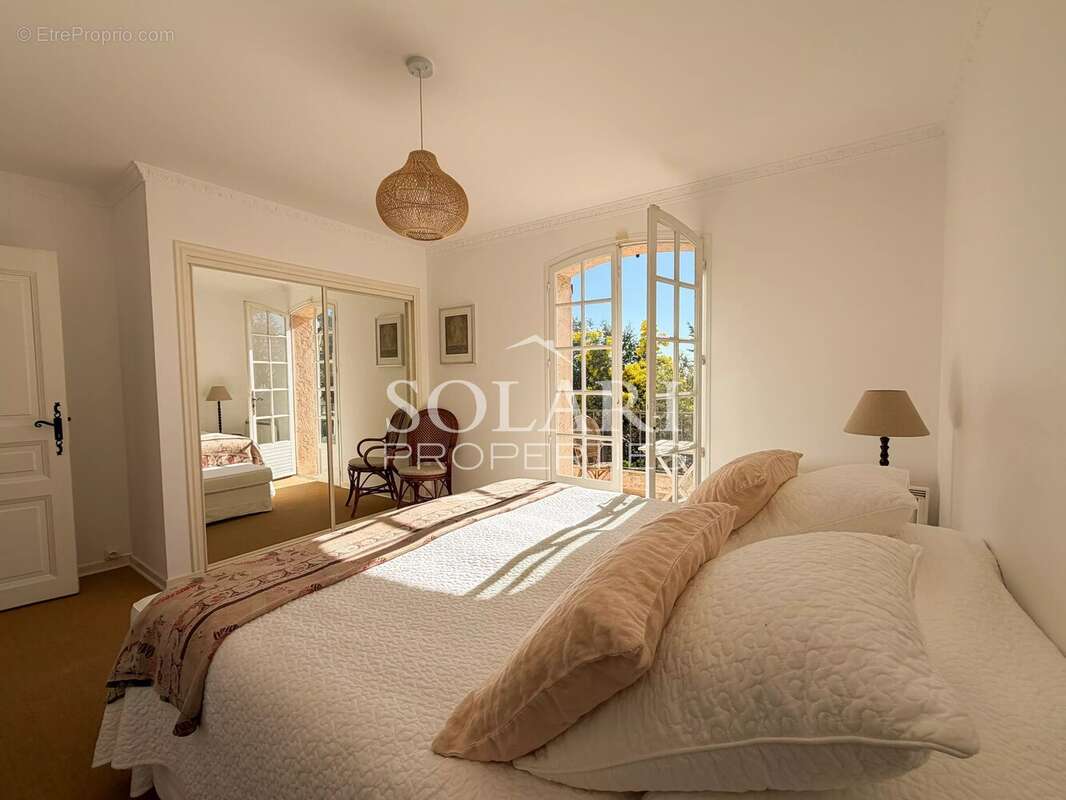 Maison à MANDELIEU-LA-NAPOULE