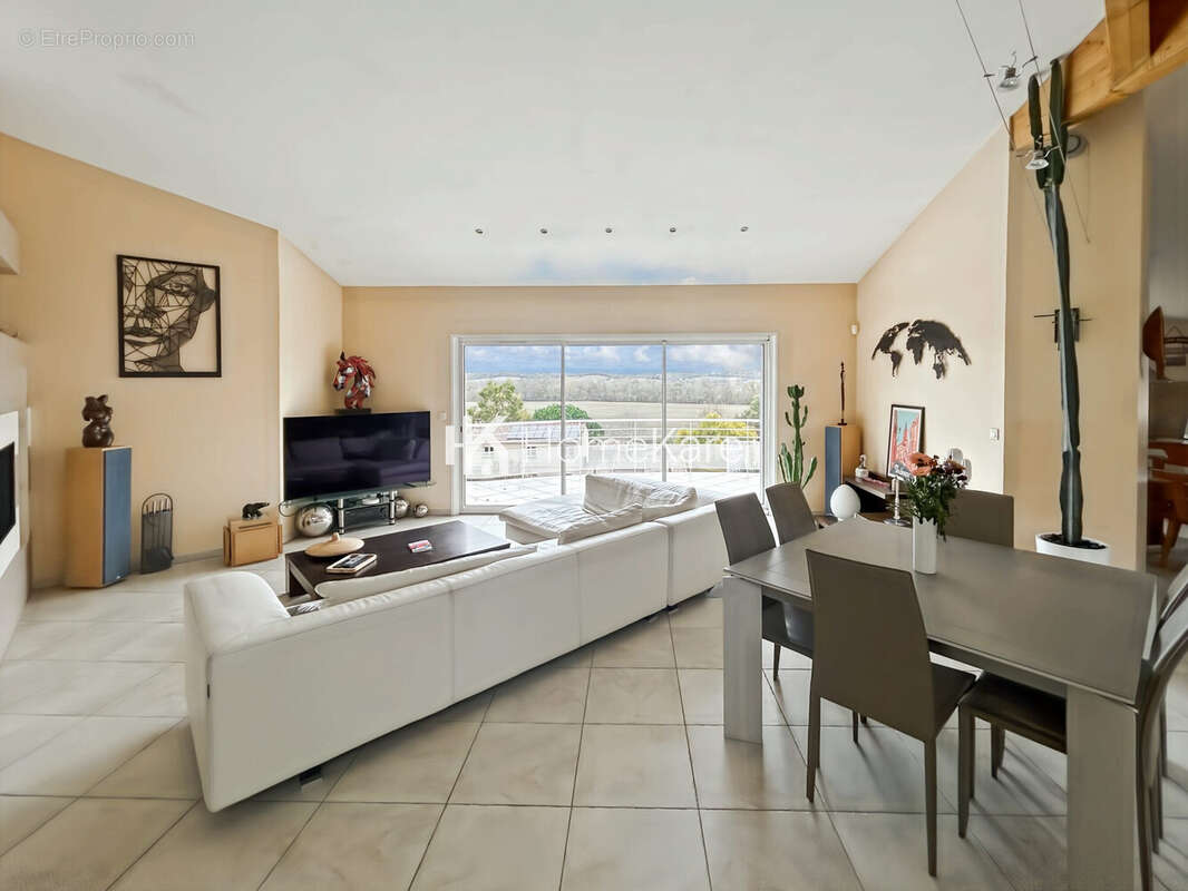 Maison à MONTAIGUT-SUR-SAVE