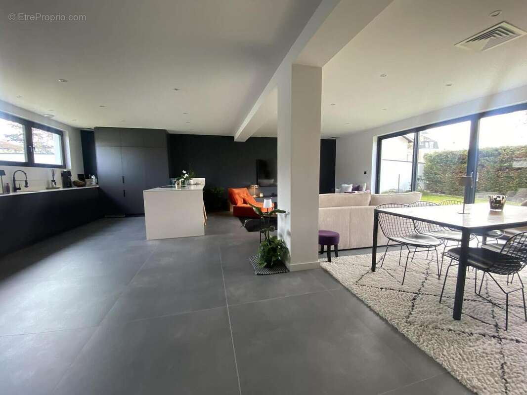 Photo 5 - Maison à LA TOUR-DE-SALVAGNY