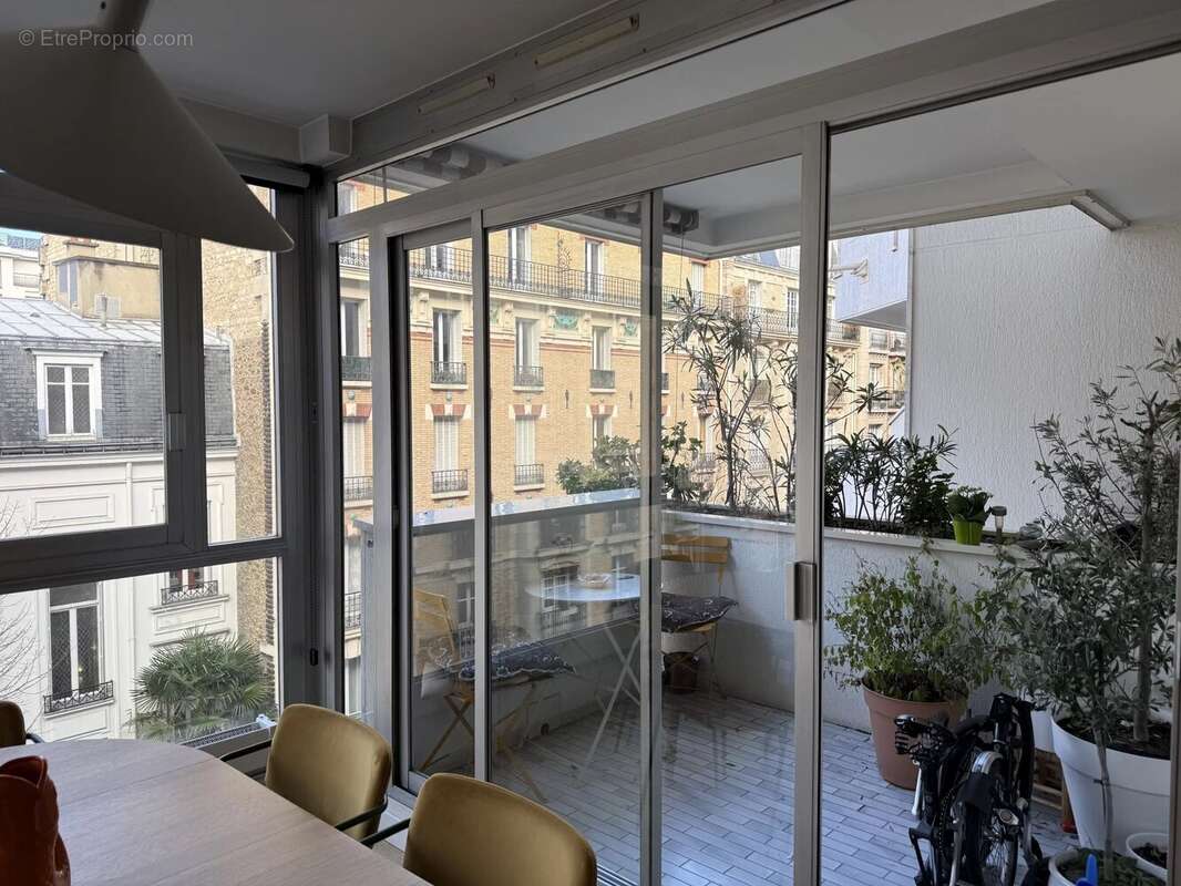 Appartement à PARIS-16E