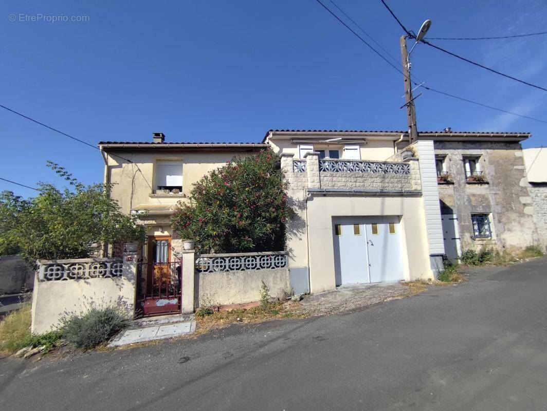 Maison à CHAMPNIERS