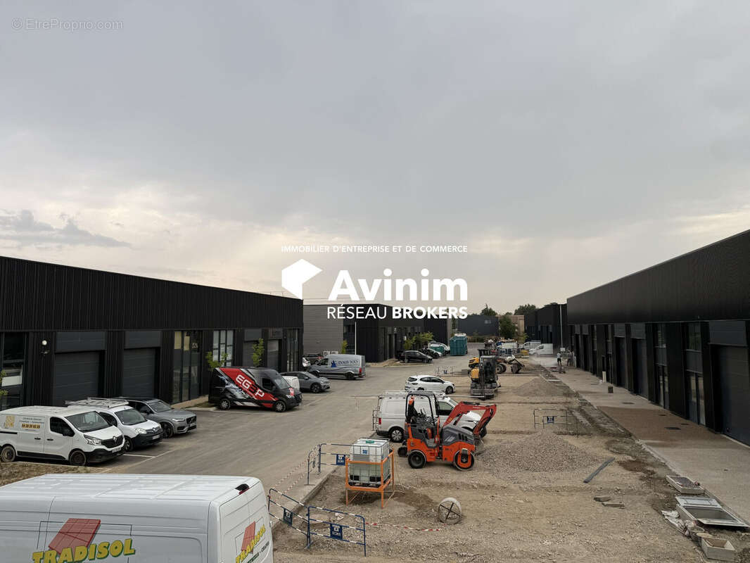 Commerce 225 m² à Trevoux  - photo 2