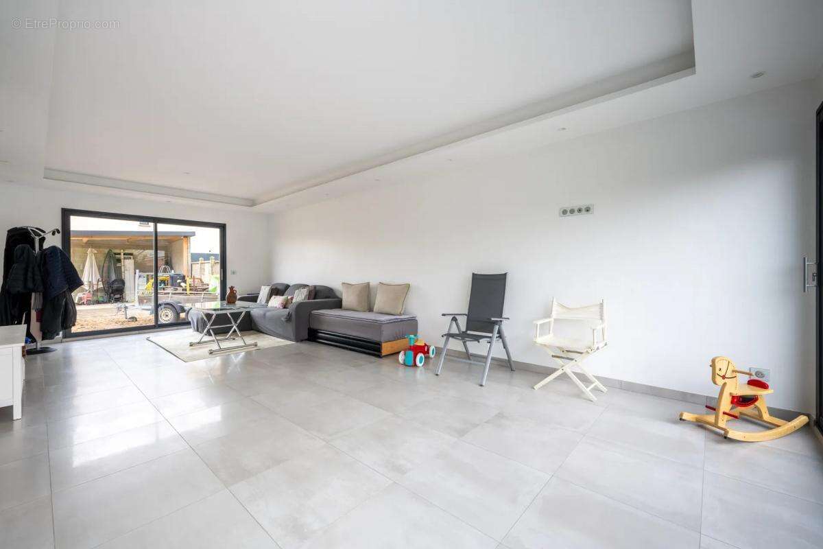 Maison à LES MUREAUX