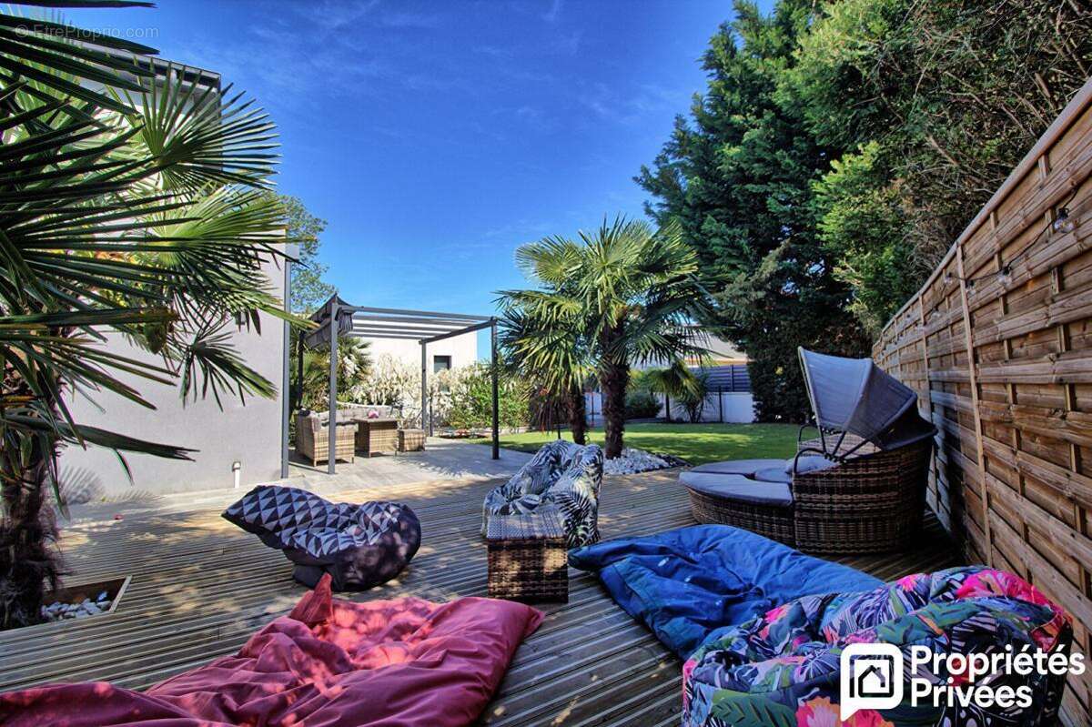 Maison à SAINT-BARTHELEMY-D'ANJOU