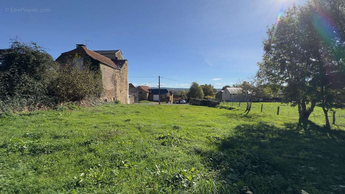 Terrain à SAINTE-JULIETTE-SUR-VIAUR