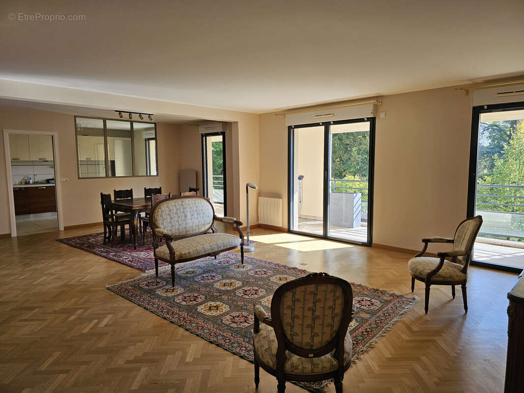 Bel appartement avec balcon proche des commerces - photo 2
