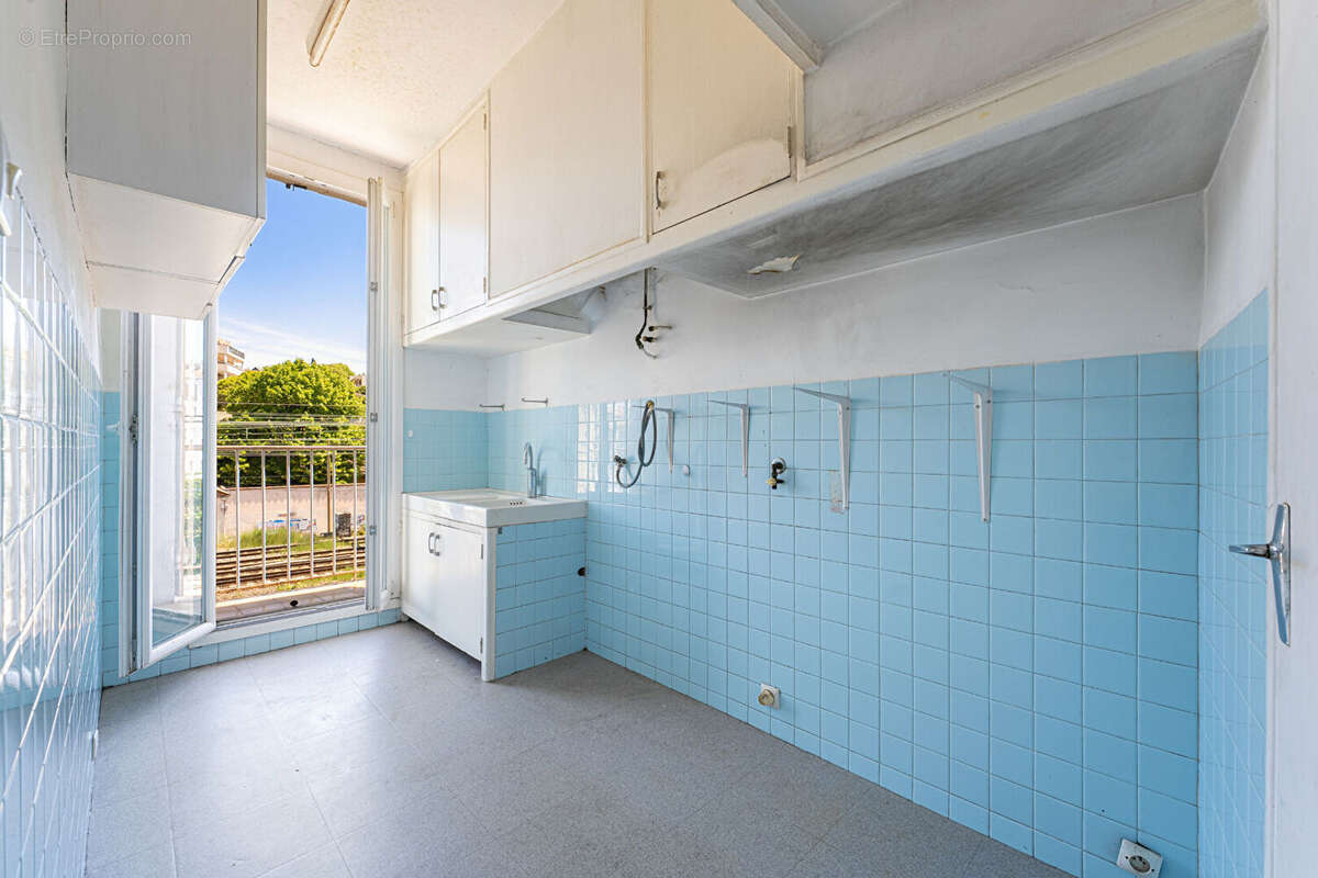 Appartement à MARSEILLE-4E