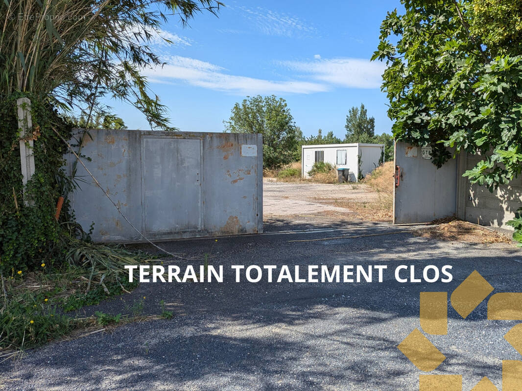 Terrain à PEZILLA-LA-RIVIERE
