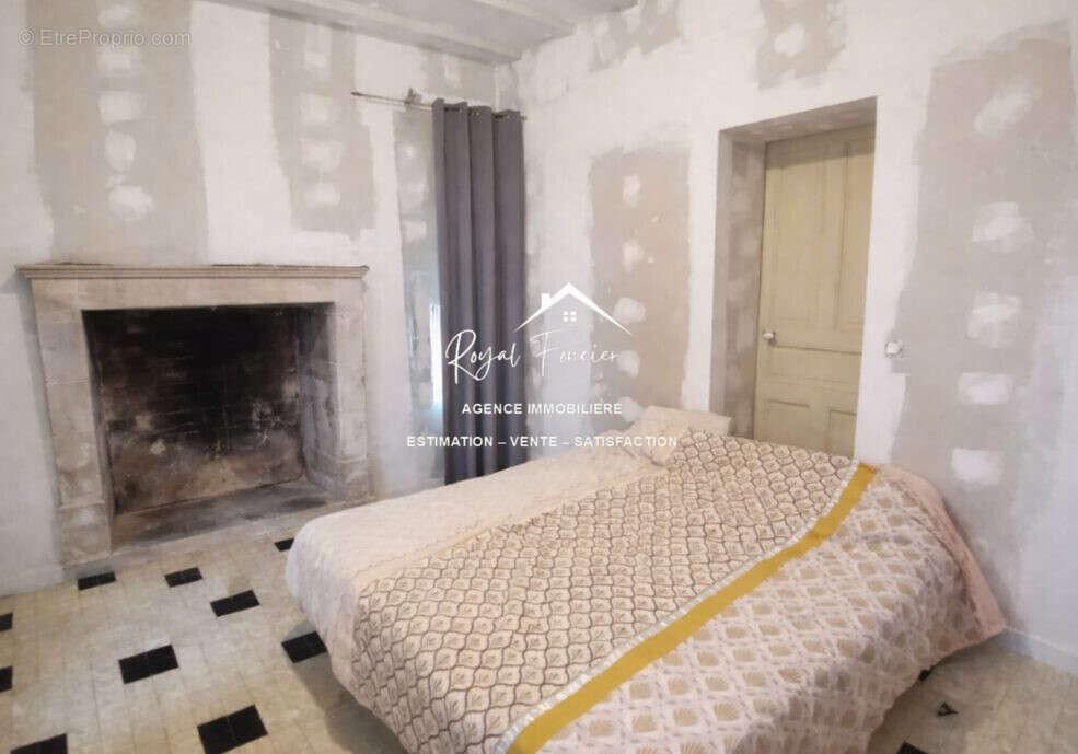 Chambre 1  - Maison à SEPMES