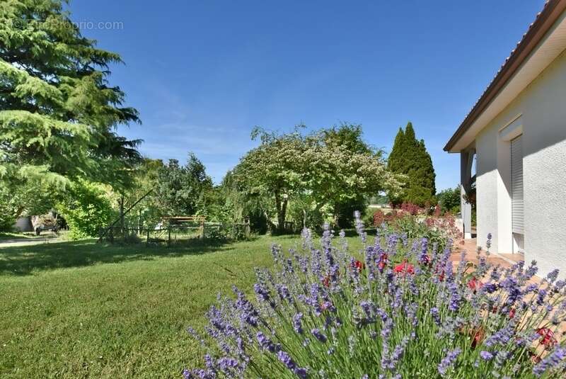 Maison à FLEAC