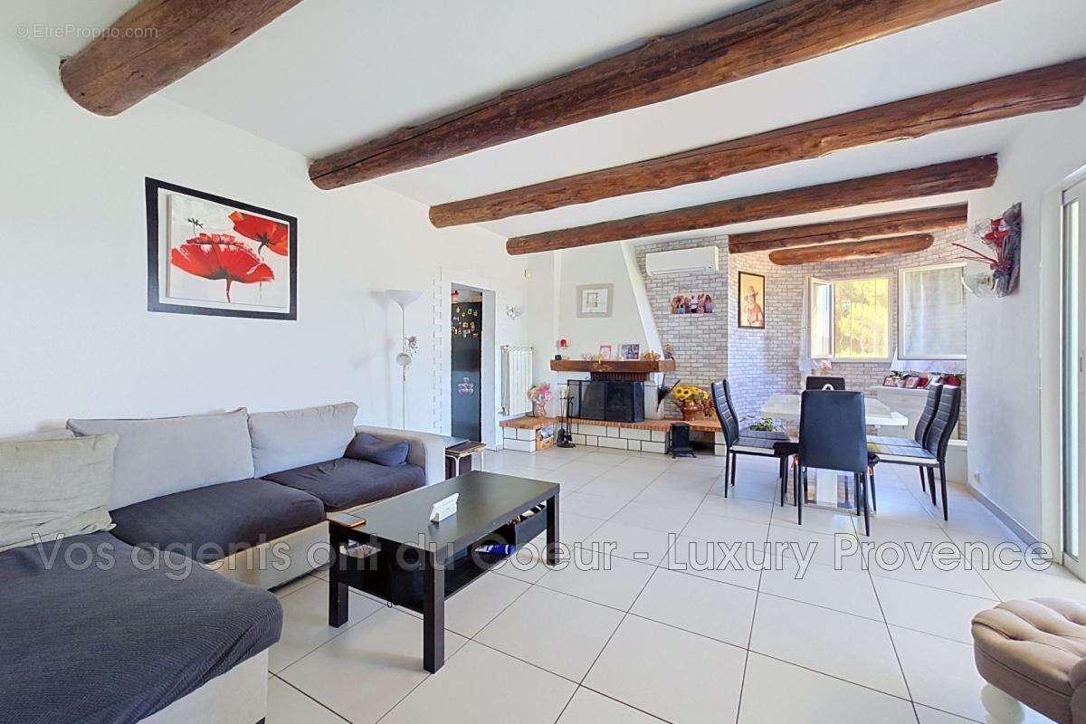 Maison à SIMIANE-COLLONGUE