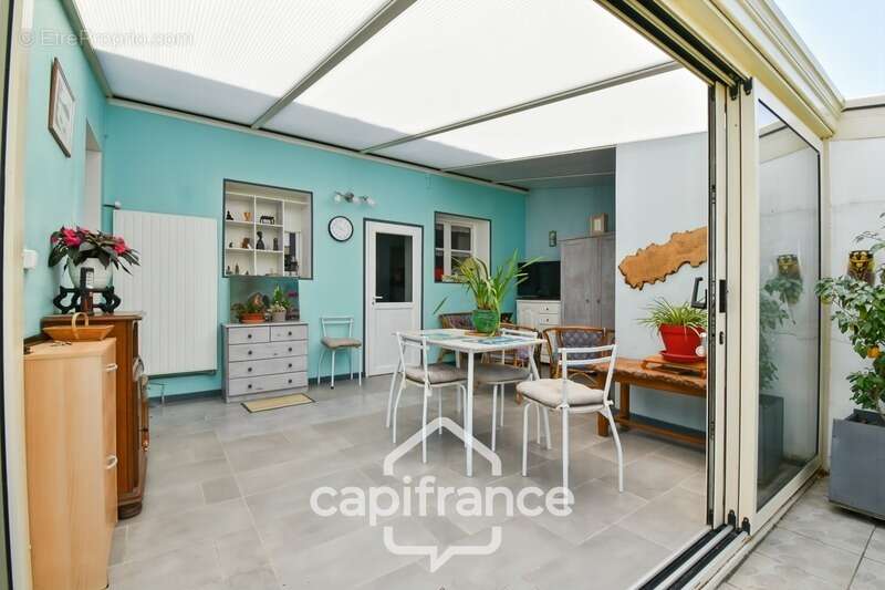 Maison à vendre de plain pied 5 pièces SAINT JEAN D'ANGELY (17) sur une parcelle de 1012m² - photo 4