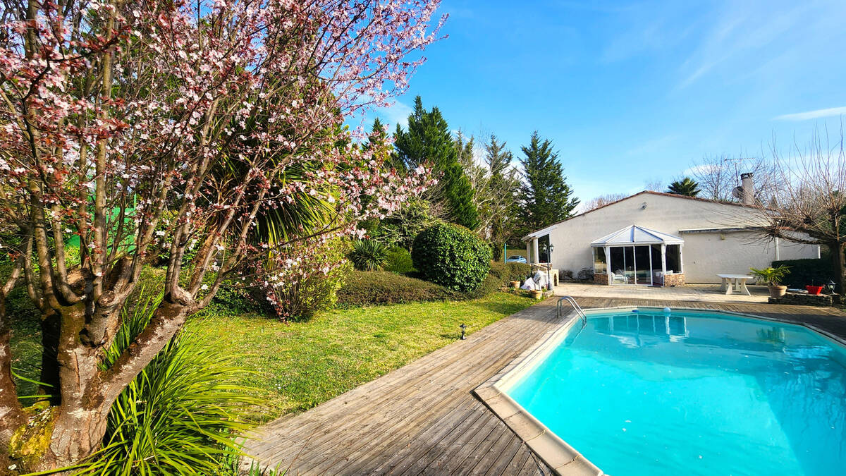 Maison à SAINT-ROMAIN-LA-VIRVEE