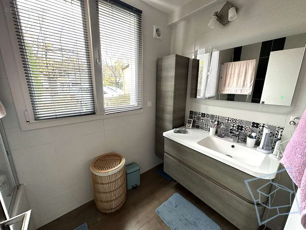 Maison à VOISINS-LE-BRETONNEUX