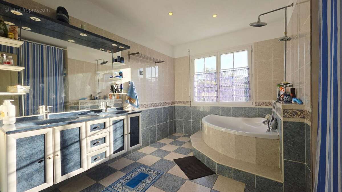 Maison à MEHUN-SUR-YEVRE