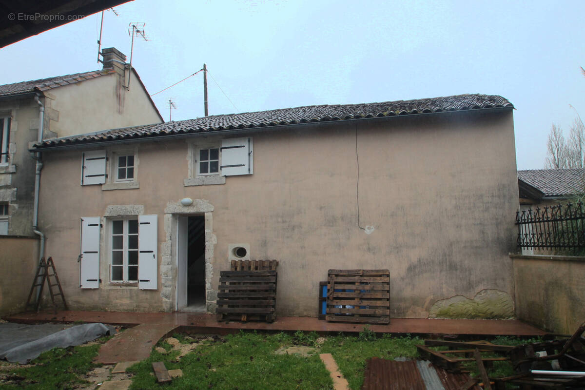 Maison à AUGE-SAINT-MEDARD