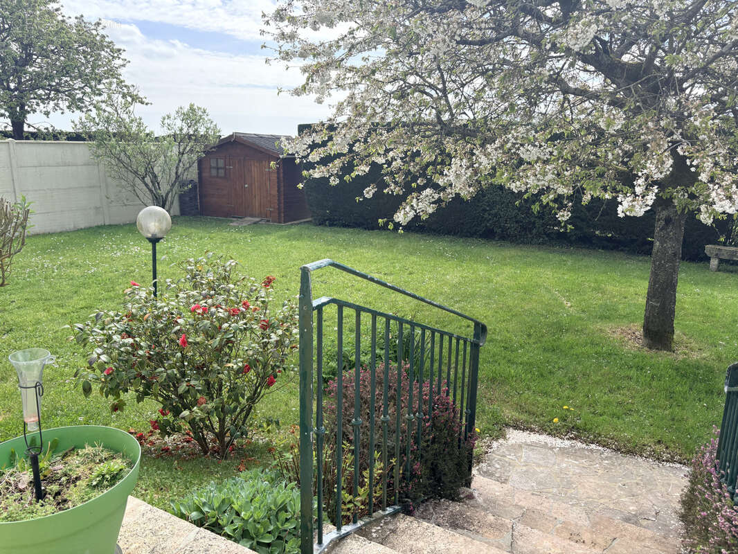 Maison à FONTAINE-LA-GUYON